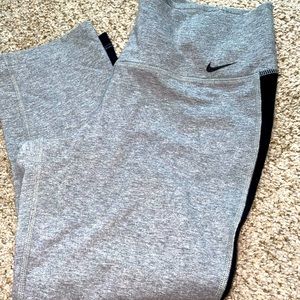 Nike Medium Jersey Drifit Capri leggings